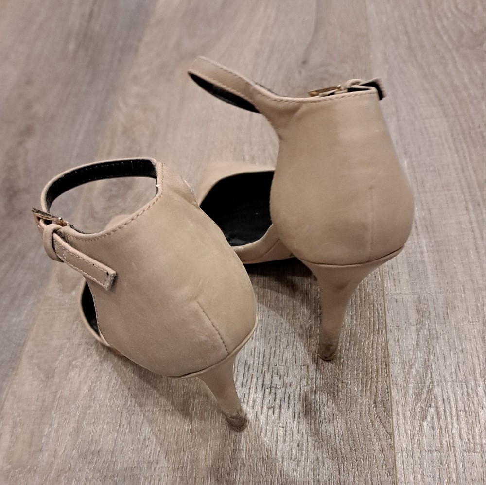 ALDO Tan Heels - Picture 3 of 8